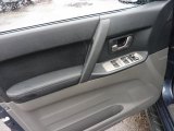 2006 Mitsubishi Montero Limited 4x4 Door Panel