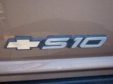 2002 Chevrolet S10 Extended Cab Marks and Logos