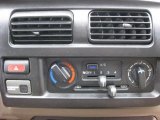 2000 Nissan Frontier SE V6 Extended Cab 4x4 Controls