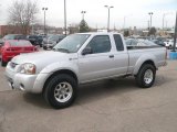 2004 Nissan Frontier SC King Cab 4x4 Front 3/4 View