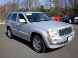 2007 Jeep Grand Cherokee Overland 4x4 Front 3/4 View