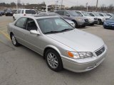 2000 Toyota Camry XLE V6 Front 3/4 View