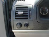 2005 Chevrolet Uplander LT Braun Entervan Controls