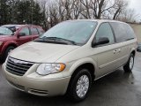 2005 Chrysler Town & Country LX