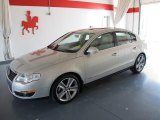 2010 White Gold Metallic Volkswagen Passat Komfort Sedan #47831071