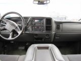 2004 GMC Sierra 2500HD SLE Crew Cab 4x4 Dashboard