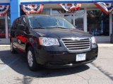 2008 Brilliant Black Crystal Pearlcoat Chrysler Town & Country LX #48026284