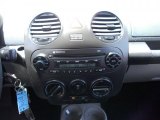 2005 Volkswagen New Beetle GL Coupe Controls