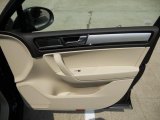 2011 Volkswagen Touareg TDI Sport 4XMotion Door Panel