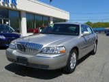 Lincoln Town Car 2010 Data, Info and Specs