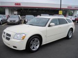 2005 Cool Vanilla White Dodge Magnum R/T #49135910