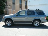 2004 Nissan Pathfinder LE Platinum 4x4 Exterior