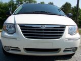 2007 Stone White Chrysler Town & Country Limited #49195507