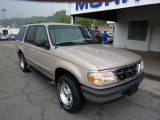 1998 Ford Explorer XLT 4x4 Front 3/4 View