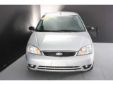 2007 CD Silver Metallic Ford Focus ZX5 SES Hatchback #49244305