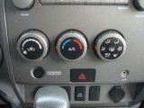 2006 Nissan Titan SE King Cab 4x4 Controls