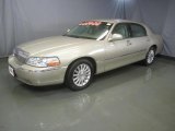 2004 Pueblo Gold Metallic Lincoln Town Car Executive #49418404