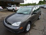 2006 Ford Focus ZXW SE Wagon Front 3/4 View