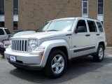 Bright Silver Metallic Jeep Liberty in 2009