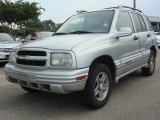 2004 Chevrolet Tracker LT Front 3/4 View