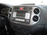 2010 Volkswagen Tiguan S Controls