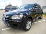 2011 Volkswagen Touareg VR6 FSI Sport 4XMotion Front 3/4 View