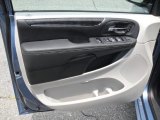 2011 Chrysler Town & Country Limited Door Panel