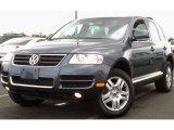 2005 Volkswagen Touareg V8 Front 3/4 View