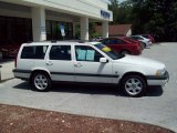 2000 Volvo V70 XC AWD Data, Info and Specs