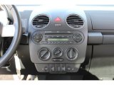 2008 Volkswagen New Beetle Triple White Coupe Controls