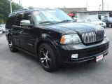 2006 Lincoln Navigator Luxury Front 3/4 View