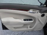 2011 Chrysler 300 C Hemi Door Panel
