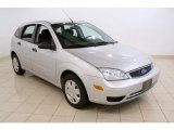 2007 CD Silver Metallic Ford Focus ZX5 SES Hatchback #51856998