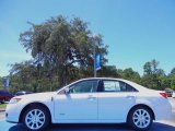 White Platinum Metallic Tri-Coat Lincoln MKZ in 2012