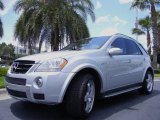 2008 Mercedes-Benz ML 63 AMG 4Matic Front 3/4 View