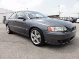 2005 Volvo S60 R AWD Front 3/4 View