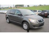 2010 Volkswagen Routan S Front 3/4 View