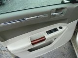 2008 Chrysler 300 C HEMI AWD Door Panel