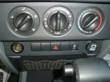 2010 Jeep Wrangler Unlimited Sahara Controls