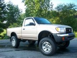 1999 Toyota Tacoma Regular Cab 4x4 Front 3/4 View
