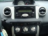 2005 Scion xA  Controls