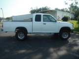1997 Toyota T100 Truck DX Extended Cab 4x4 Data, Info and Specs