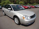2006 Ford Five Hundred SE AWD Front 3/4 View