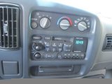 1999 Chevrolet Express 2500 LS Passenger Van Audio System