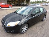 Black Ford Focus in 2012