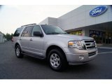 2010 Ford Expedition XLT Front 3/4 View