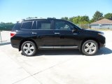 Black Toyota Highlander in 2012