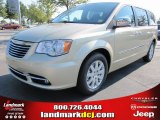 2012 Chrysler Town & Country Touring - L