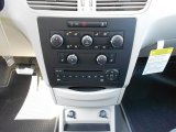 2011 Volkswagen Routan S Controls