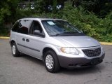 2001 Chrysler Voyager  Front 3/4 View